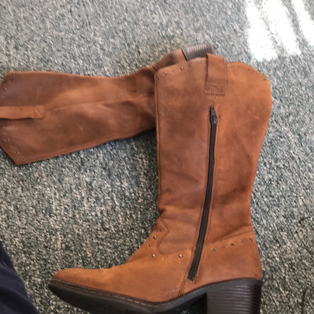 Boots - Picture 4 of 4